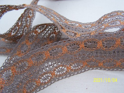 Ancien galon en dentelle de couleur gris et ocre. Au mètre. Réf 918 - Imagen 5 de 7