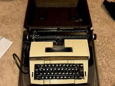 Vintage Montgomery Ward Cartridge Mark XII SCM 8219 Electric Typewriter thumbnail