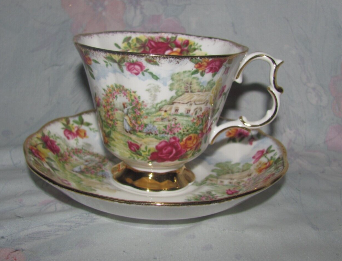 再値下！【現状品】  OLD COUNTRY ROSES Vintage Royal Albert Tea Cup and Saucer Old Country Roses 25th