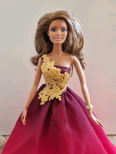 BARBIE doll HAPPY HOLIDAY Hispanica magia delle feste MATTEL 2016 COLLECTOR - Foto 2 di 8