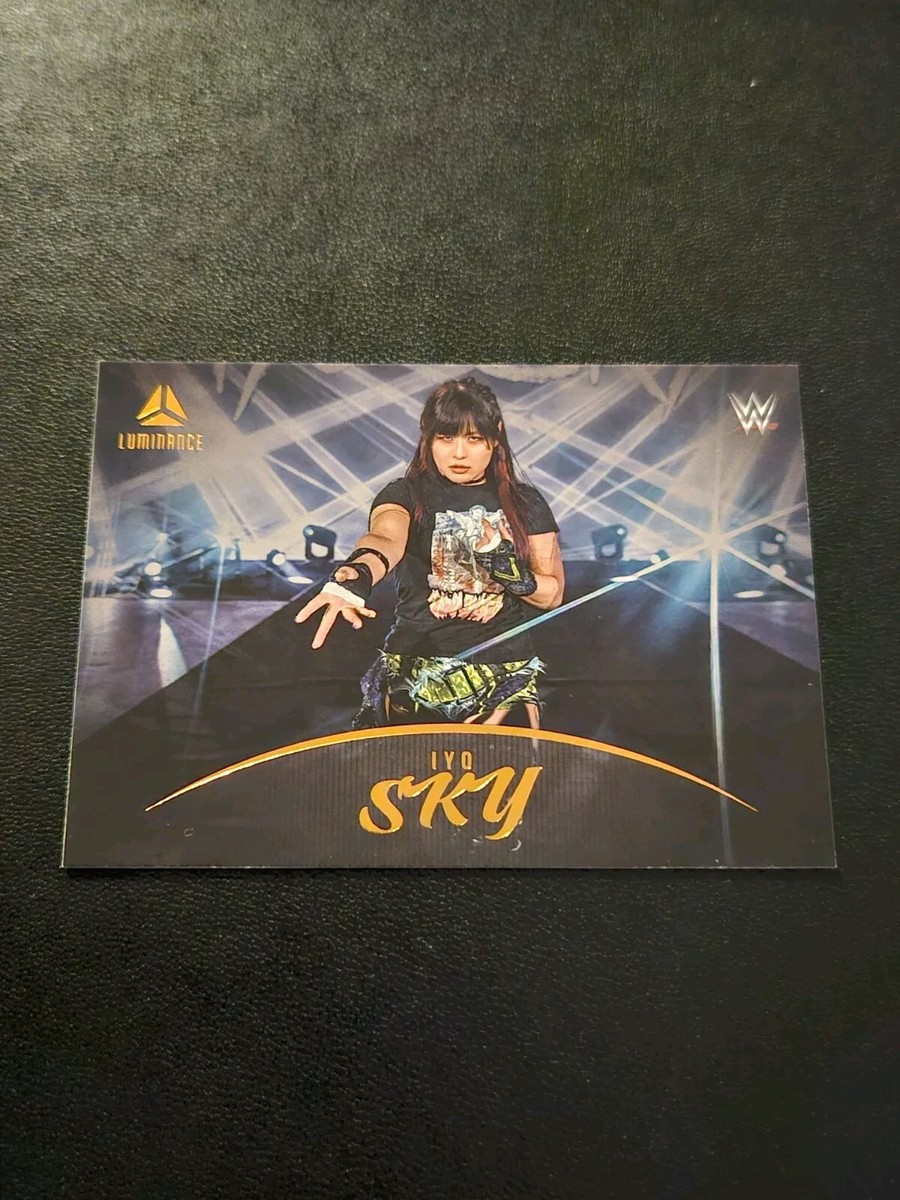 直筆サインカード 2023 Panini Chronicles イヨ スカイ IYO SKY [Blue] #20 Prices | 2023 Panini Chronicles WWE