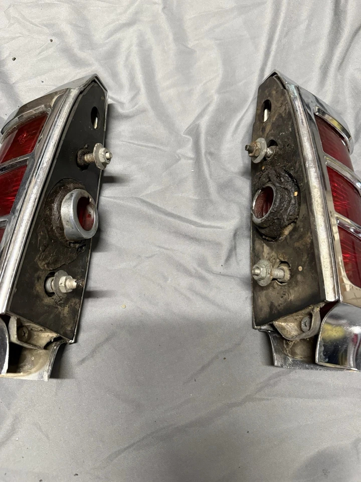 1963 Pontiac Bonneville Catalina Star Chief R & L Tail Light Assembly USED - Image 2 of 2