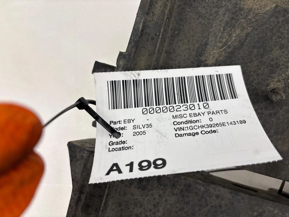 01-07 Chevrolet Silverado 3500 Radiator Cooling Fan Shroud Upper & Lower OEM - Image 3 of 4