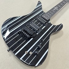 Schecter Synyster Gates chitarra elettrica linea bianca e nera pickup HH bridge FR