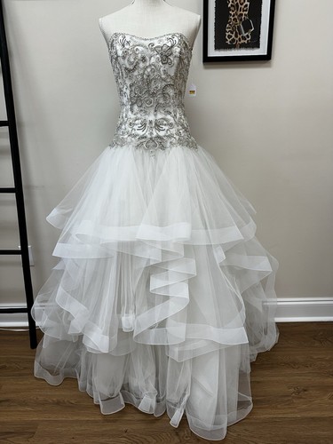 Strapless Wedding Dress with a beaded corset and a layered tulle skirt/S - Picture 9 of 12