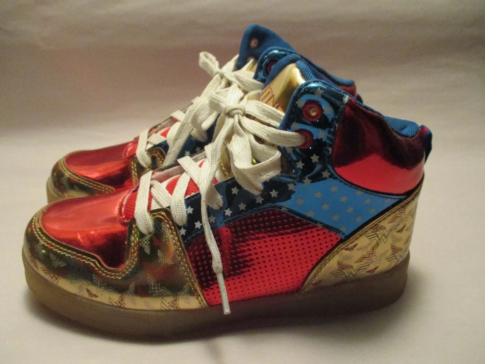 Wonder Woman Girl Youth 4 High Top Cushion Upper/Insole Light Up Sneakers w Cord - Image 3 of 4