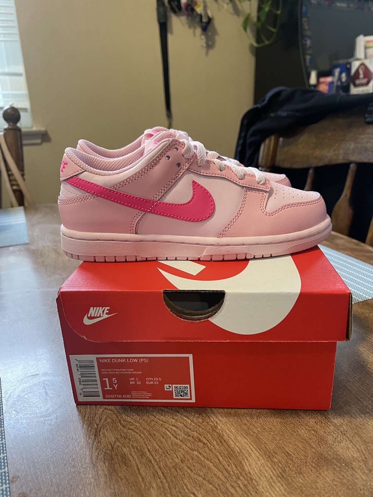 triple pink dunks stores