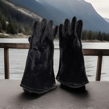 Vintage 1950's Meyers Make Black Velvet Gloves Size 7 . Black Velvet Gloves
