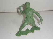 Vintage 1963 5  Louis Marx MCMLXIII Russian Military soldier grenade toss Figure