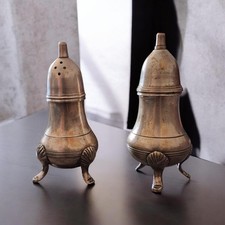 Vintage Messing Salzs- & Pfefferstreuer antik, Dekor