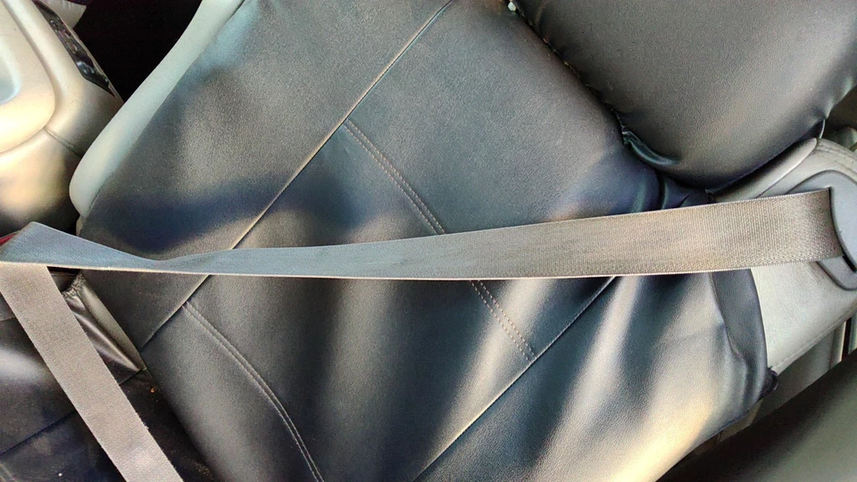 01-02 Cinturón de seguridad delantero izquierdo conductor suburbano retractor hombro 922 gris claro Foto 3 de 4