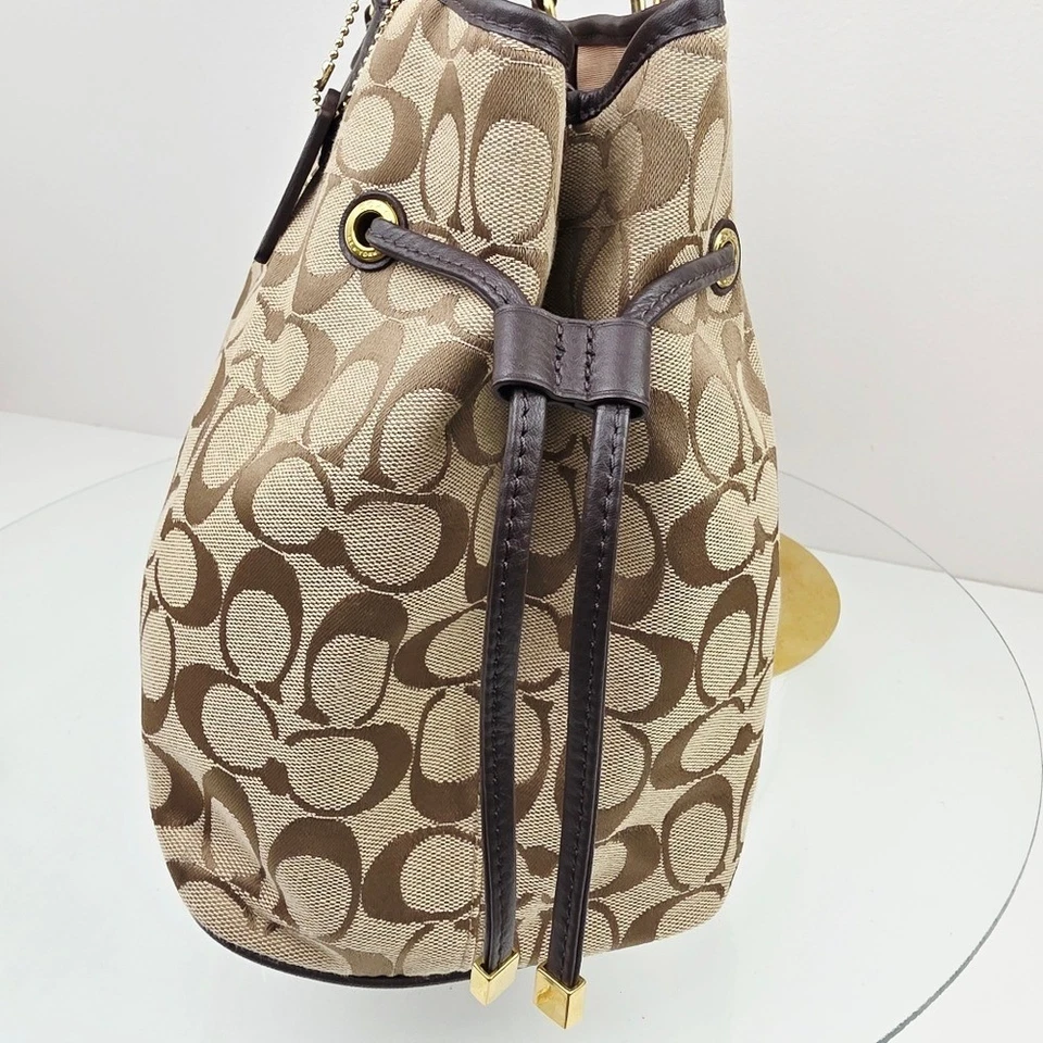 Bolso de hombro Coach Signature verde de carreras con cordón Foto 4 de 4