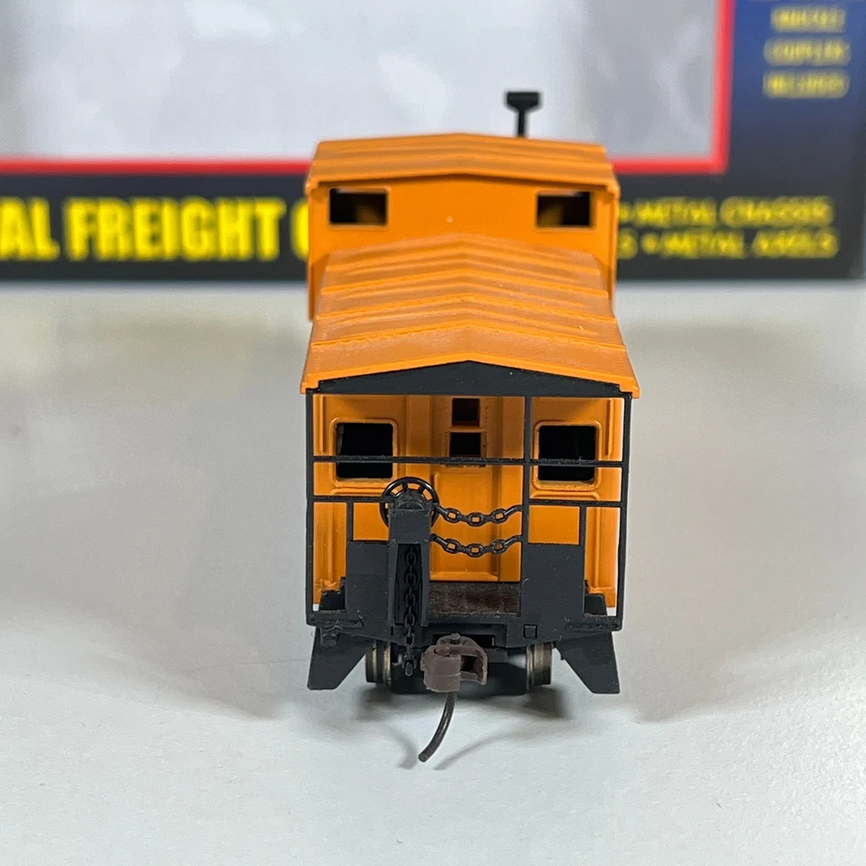 Model Power HO 34’ Cupola Caboose #2273 CN MetalTrain Canadian National - Read - Image 3 of 4