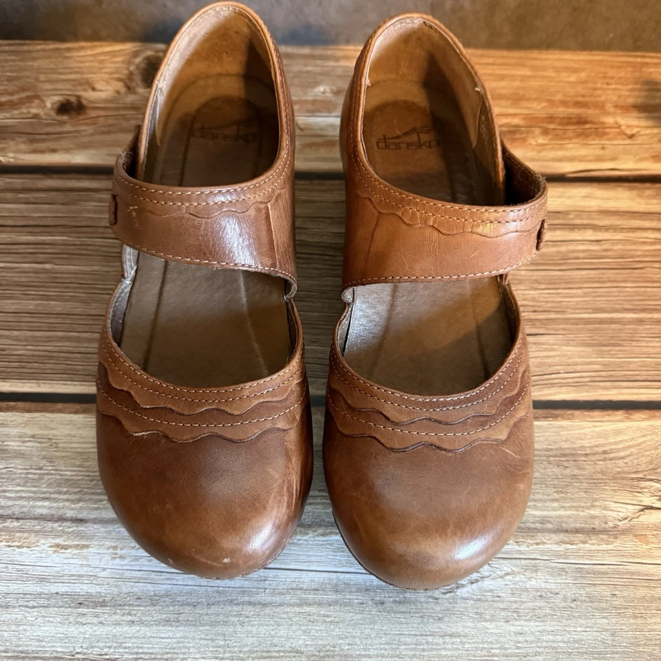 DANSKO Women's Brown Leather Harlow Floral Applique Mary Jane Clogs 39 US 8.5  - Image 3 of 4