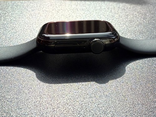 Apple Watch Series 10 (GPS + LTE) 42MM Slate Titanium Case Black Sport Band S/M - Photo 5 sur 10