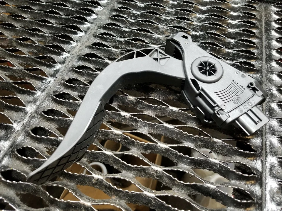 13 14 15 16 AUDI A4 2.0L ACELERADOR PEDAL ACELERADOR OEM Foto 2 de 4