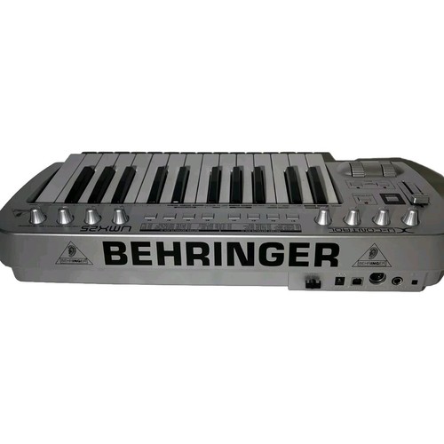 Behringer UMX25 Silver USB MIDI Audio 25-Key Ultra Compact Keyboard Controller - Imagen 2 de 6