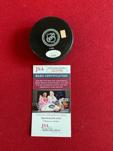 Bobby Orr, "Autographed"(JSA) Bruins Puck (Scarce / Vintage) - Picture 2 of 2