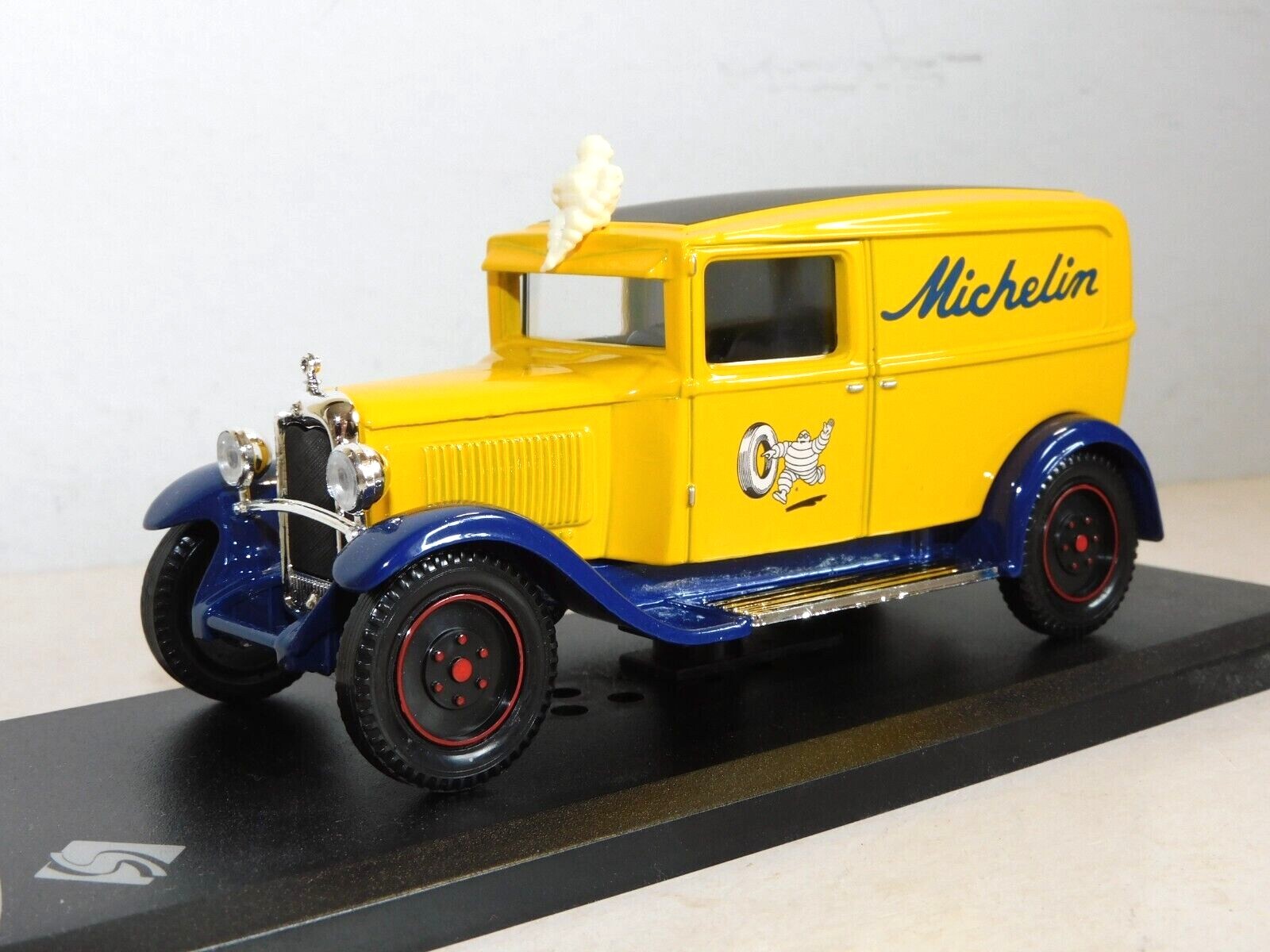 SOLIDO 1930 CITROEN C4 VAN MICHELIN TYRES 1/43 82114
