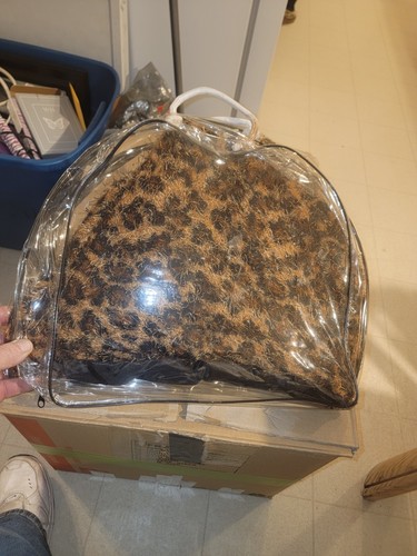 Pet House Collapsable, Open Box Condition. Not Used. ( Sk#206)