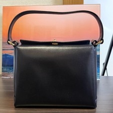 Borsa a mano Gucci in pelle nera chiusura girevole hardware oro