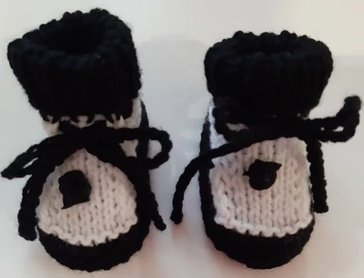 Babyschuhe Erstlingsschuhe gestrickt schwarz  weiß  Größe wählen - Bild 1 von 3