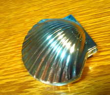 Pillendose Muschel versilbert Döschen mit Zange massiv Süßstoff Vintage