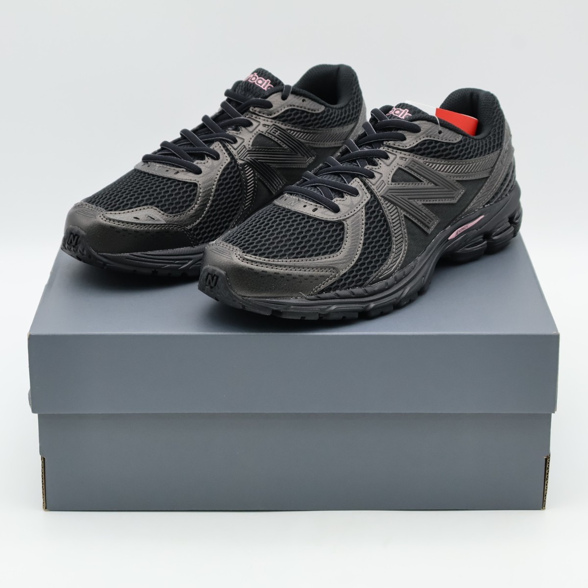 ML860PH2 New Balance 860V2 Black Black Metallic Pink Taffy (Men's