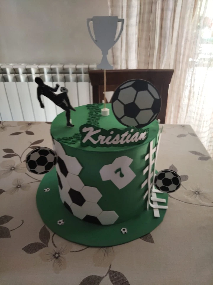 torta scenografica compleanno calcio - Immagine 3 di 4