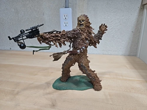 Vintage 2004 Lucas Films Hasbro STAR WARS UNLEASHED CHEWBACCA STATUE FIGURE BOW
