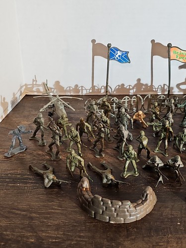 Posten Plastik Armee Männer, Stacheldraht, Felswände, Kampfjet, Kampfhubschrauber - Bild 3 von 19