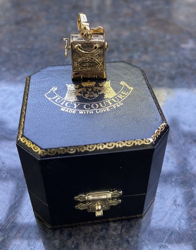 BNIB 2005 JUICY COUTURE SLOT MACHINE CLIP CHARM! - Picture 4 of 7
