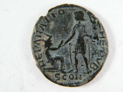 Moneda Romana Magno Maximo 383-388 Majoriano usurpador . Rev. Reparatio Rei Pub  - Imagen 2 de 2