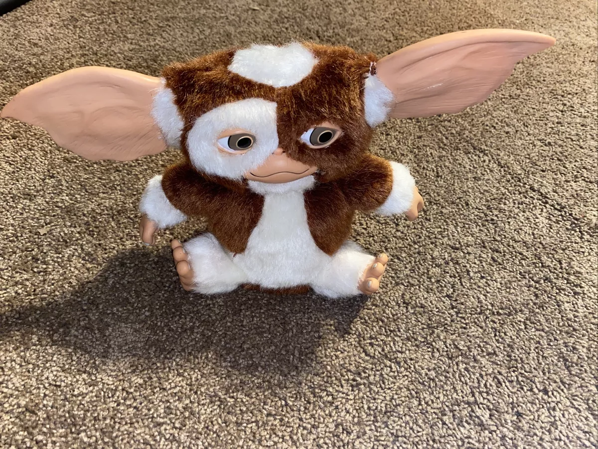 Gremlins 6 Gizmo Gift Pack includes Carrier and Gizmo 