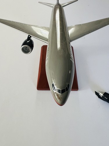 1/200 SCALE UNITED AIRLINES BOEING 747-400 W STAND MINOR REPAIRABLE DAMAGE - Picture 9 of 11