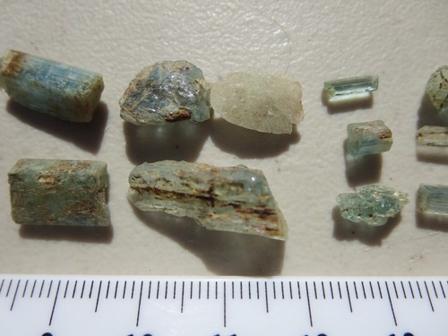 395 AQUAMARINE FROM N. CAROLINA. POSSIBLE FACET. EX CLOSED OLD TIME ROCK SHOP - Picture 3 of 3