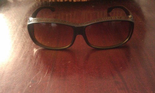 1- HD VIEW WRAPAROUND DAY DRIVING SUNGLASSES ~ KEEPS THE SUN OUT - 第 1/3 張圖片