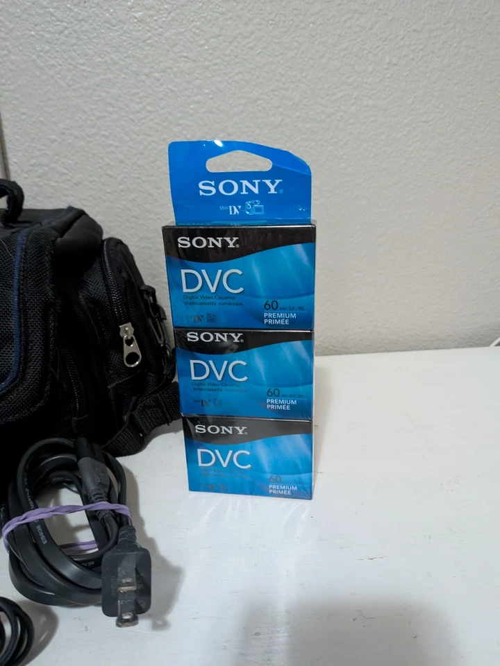 Samsung DuoCam SC-D6550 Mini DV Camcorder And Accessories - No Battery - Image 3 of 4