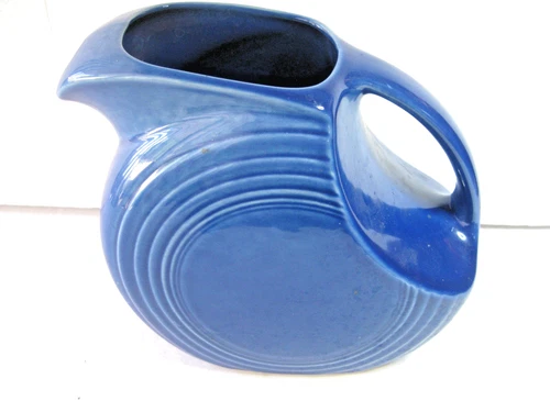 VINTAGE FIESTAWARE SAPPHIRE BLUE DISC WATER PITCHER EXCELLENT CONDITION