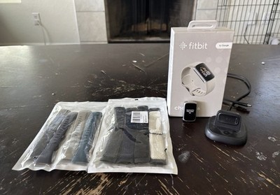 Fitbit Charge 6 Activity Tracker Silver with Extra Wristbands & Charging Stand 