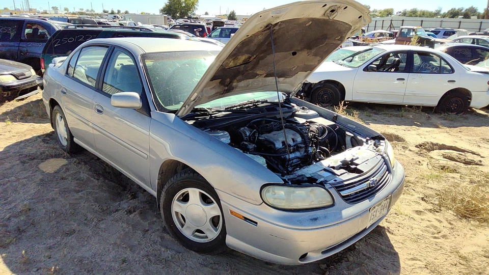 Chevy Malibu 2000 2001 2002 2003 colector de admisión inferior OEM 3,1 L 12590280 Foto 2 de 4