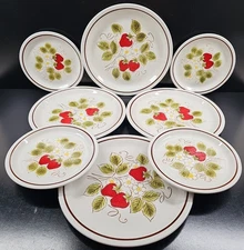 8 Pc Montgomery Ward Strawberry Dinner Salad Plates Lot Vintage Fruit Retro Set