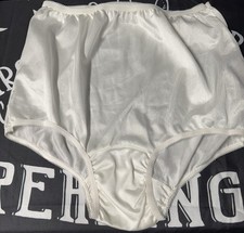 VINTAGE GRANNY PANTY  SIZE 9. WHITE