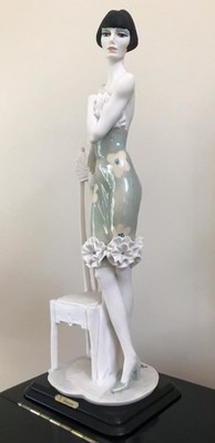  Beautiful Giuseppe Armani ''Etrusca Arte'' Lady Figurine   Made in Italy