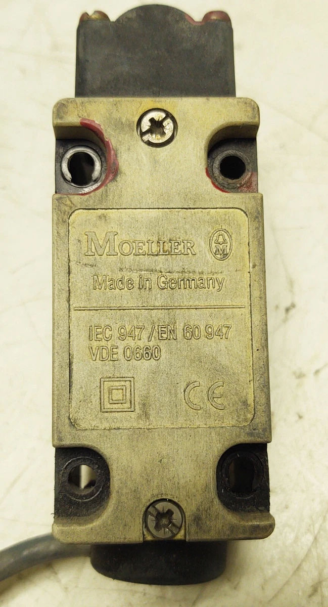 ARBURG Moeller AT0-4/11 S/I/RX Roller Head Limit Switch IEC 947