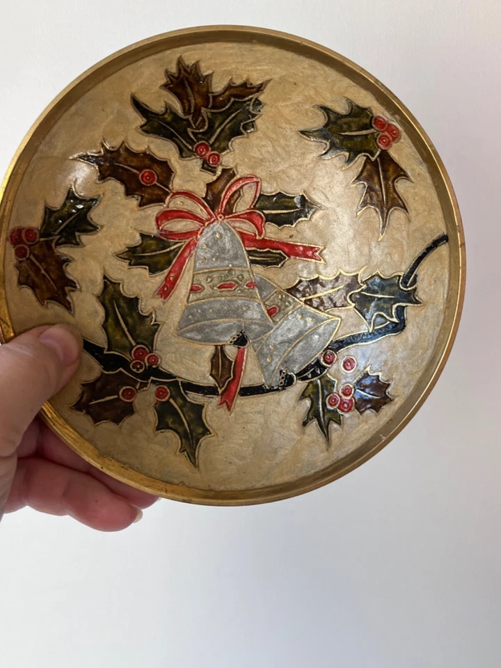 Vintage Brass Misteltoe Holiday Style Cloisonne Serving Bowl Christmas dish.. - Image 2 of 4