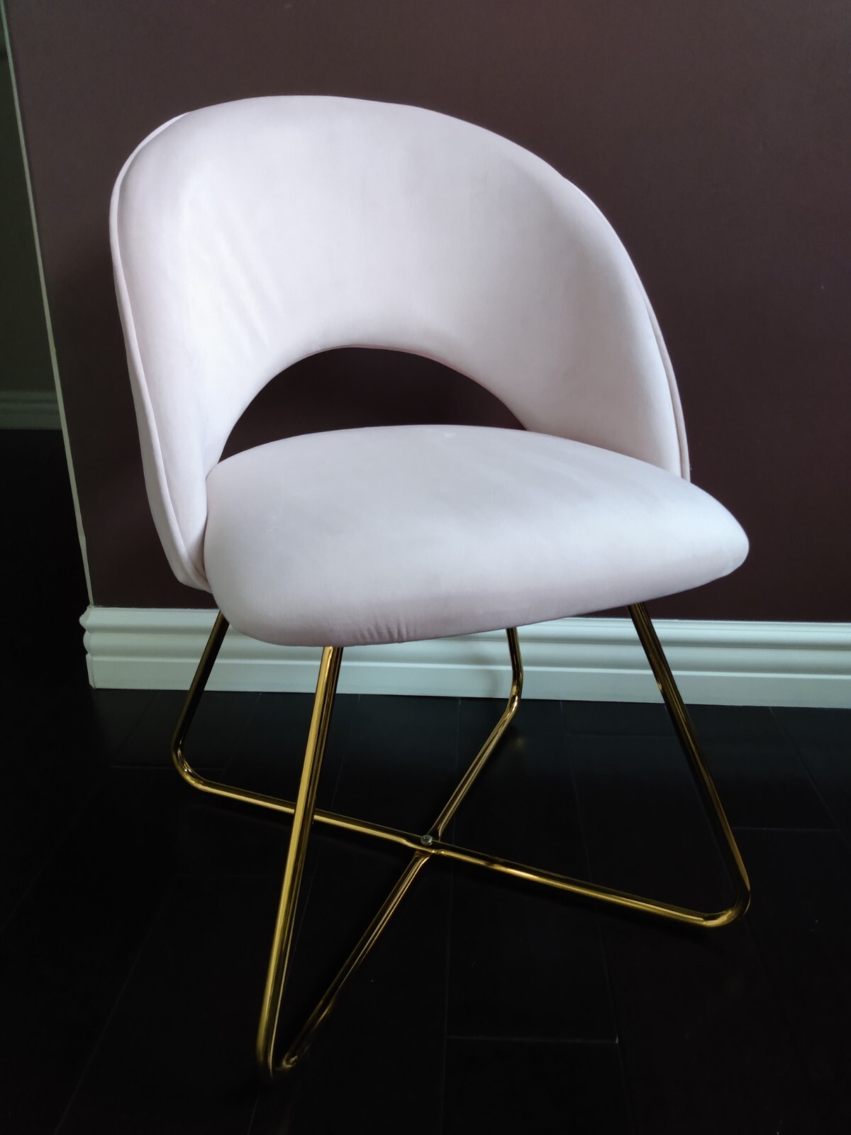Velvet Comfy Pink Accent / Lounge Chair - gold legs great condition super clean