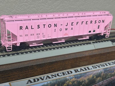 RALSTON-JEFFERSON IOWA PINK RIB SIDE LEASED 4750cu 3 BAY HOPPER CAR HO Scale NEW