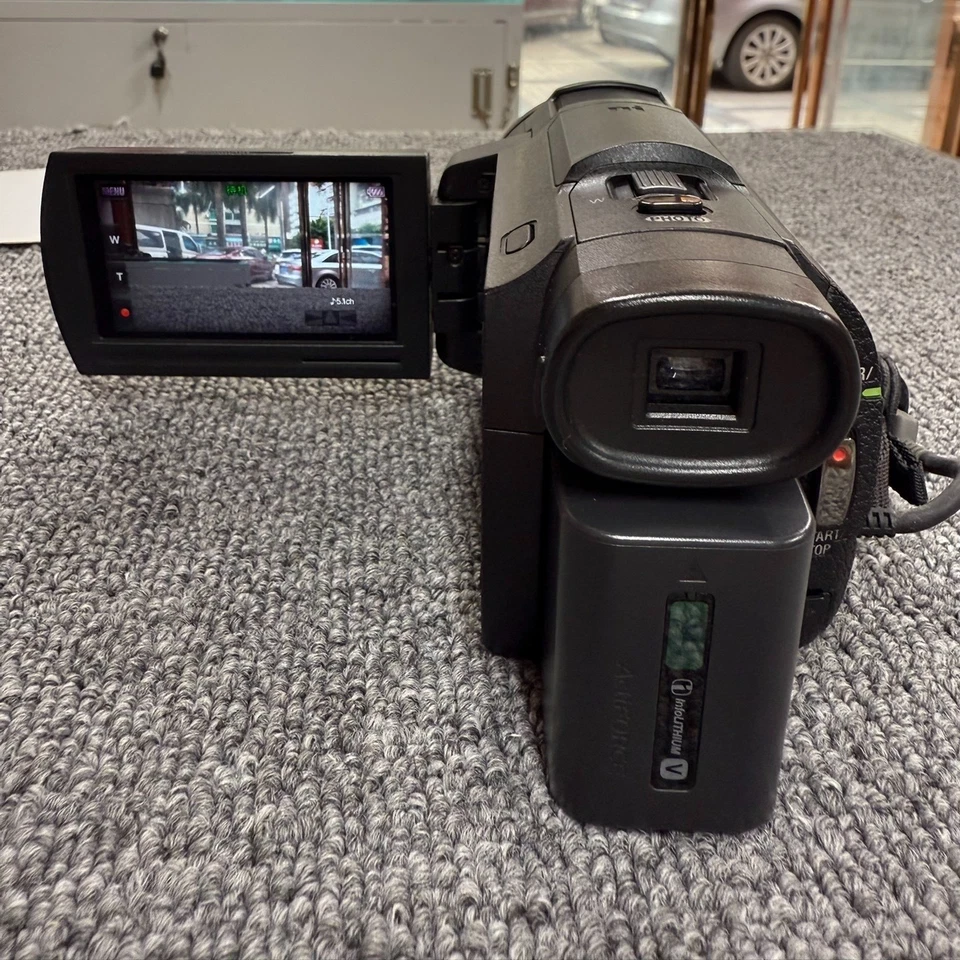 SONY FDR-AXP35 4K Video Cam Handycamer 10x Optical Zoom Built-in Microphone - Image 4 of 4