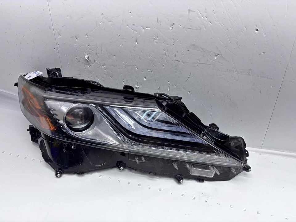 FARO OEM LADO DERECHO PASAJERO TOYOTA CAMRY 2018-2023 FULL LED XSE Foto 2 de 4